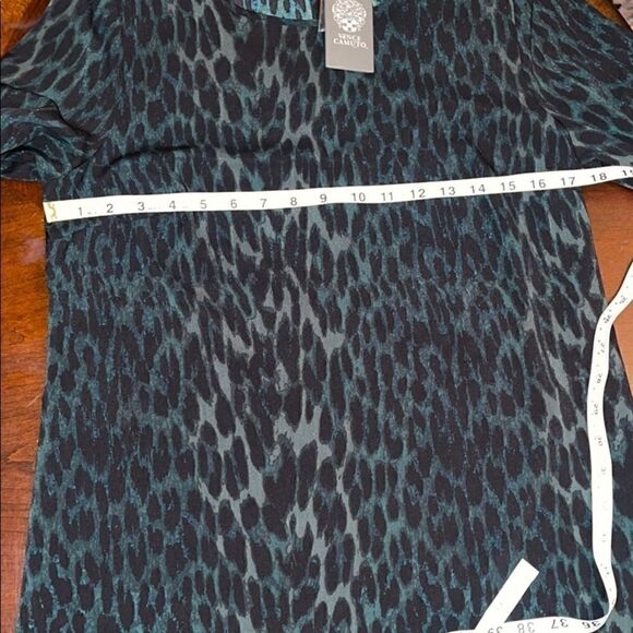 NWT Vince Camuto Animal Print Blouse Top black - Picture 3 of 5